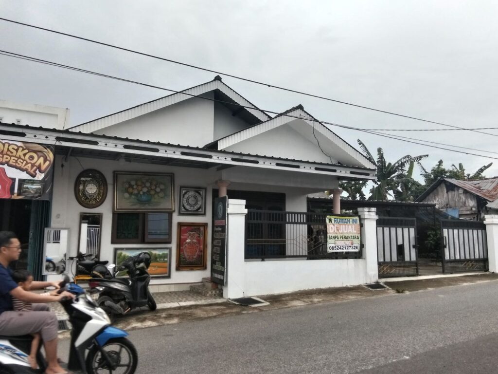Jual Rumah Plus Toko di Selindung Baru