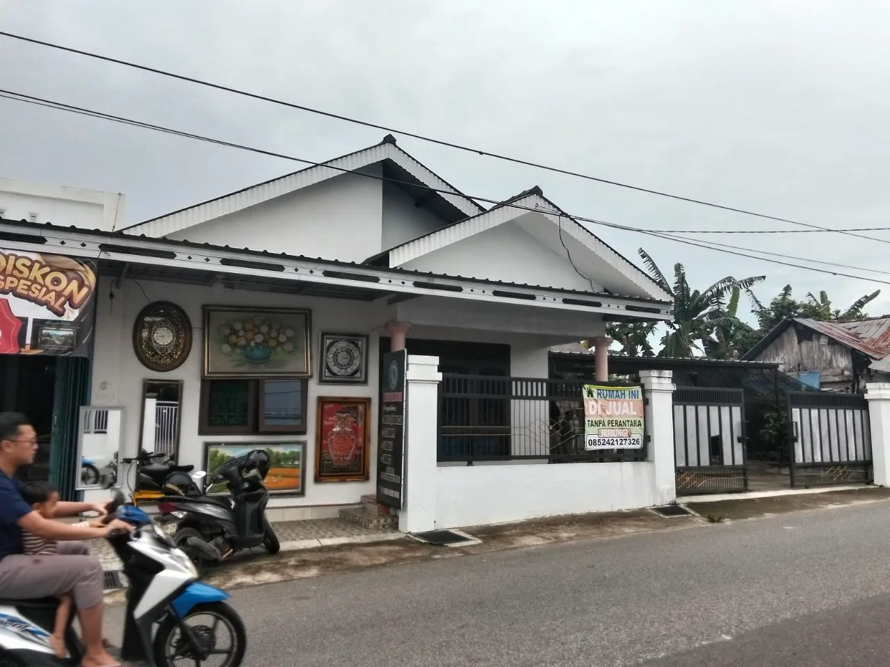 Jual Rumah Plus Toko di Selindung Baru